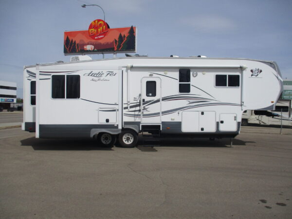 REDUCED 2012 Arctic Fox 32-5M, just $112 wk - Image 3