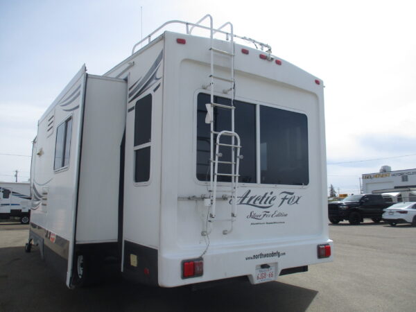 REDUCED 2012 Arctic Fox 32-5M, just $112 wk - Image 4