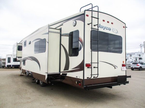 REDUCED - Sleep 4 in 3 Slide, 42’ Fifth Wheel for $134 wk - Image 5