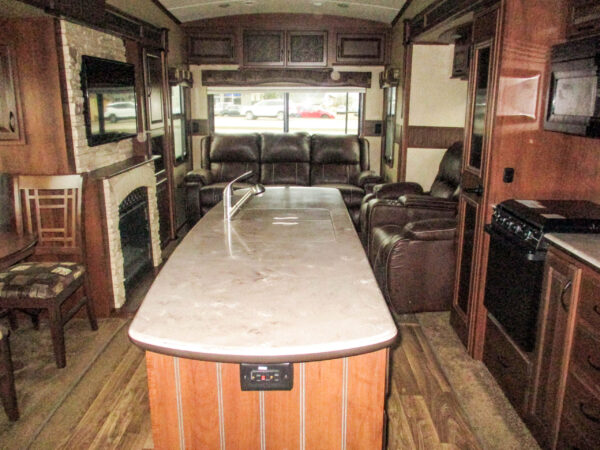 REDUCED - Sleep 4 in 3 Slide, 42’ Fifth Wheel for $134 wk - Image 6