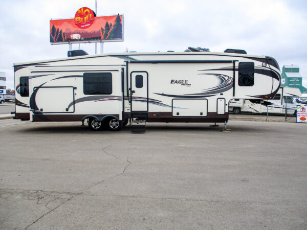 REDUCED - Sleep 4 in 3 Slide, 42’ Fifth Wheel for $134 wk - Image 3