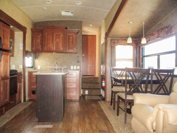 3 Slide Couple’s Trailer Sleeps 6, $151 wk - Image 14