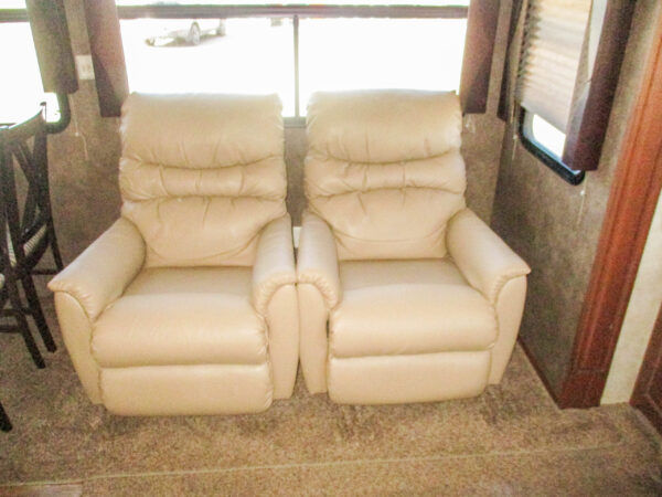 3 Slide Couple’s Trailer Sleeps 6, $151 wk - Image 15