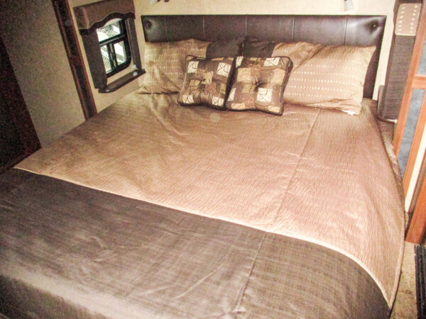 REDUCED - Sleep 4 in 3 Slide, 42’ Fifth Wheel for $134 wk - Image 17