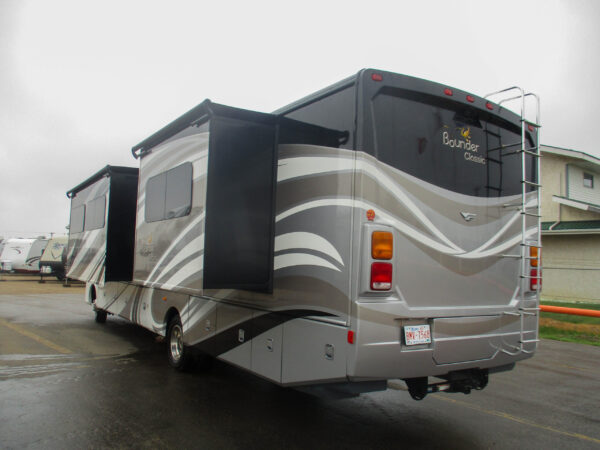 2015 Bounder Classic 36H - just $283/wk - Image 5