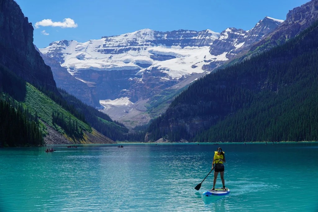 paddle boarding lake louise