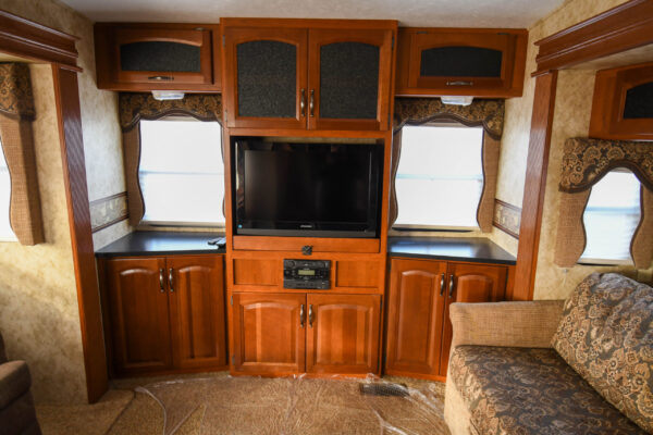 2012 Cougar 327RES - $85/wk - Image 12