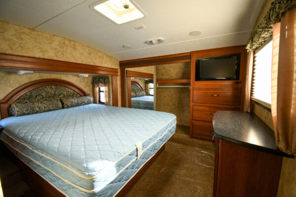 2012 Cougar 327RES - $85/wk - Image 16