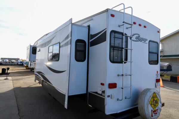 2012 Cougar 327RES - $85/wk - Image 4