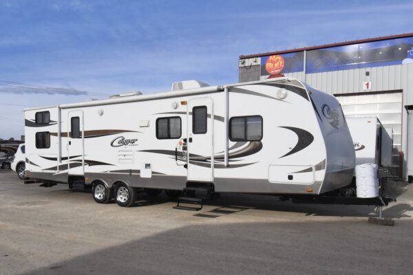 2014 Cougar 31SQB - $86/wk