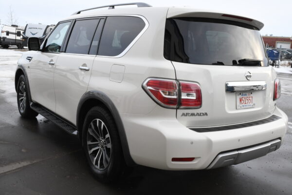 $277 b/w Low KM Luxury SUV with 3rd Row - Image 2