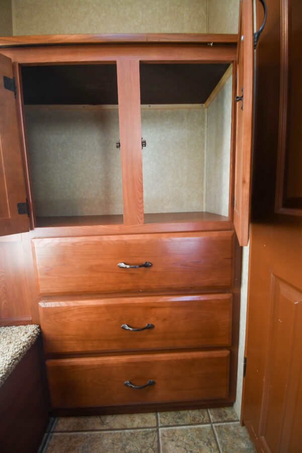 Hit the Road with a Spacious Bunk Model 5th - $76/wk - Image 13