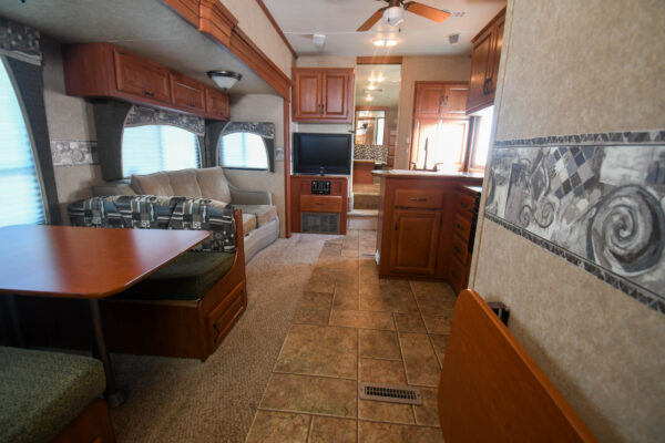 Hit the Road with a Spacious Bunk Model 5th - $76/wk - Image 14