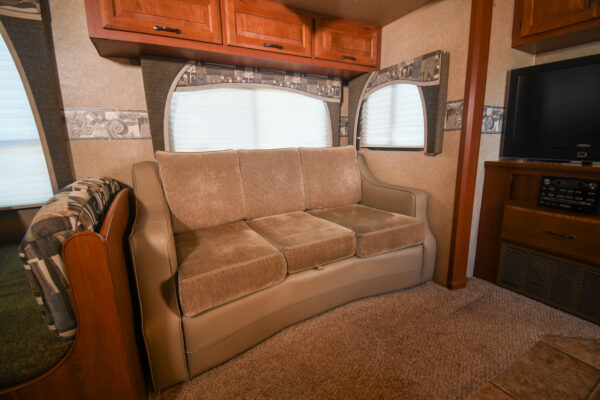 Hit the Road with a Spacious Bunk Model 5th - $76/wk - Image 16