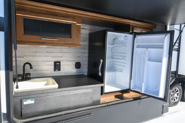 Bunkhouse Fifth Wheel with Outdoor Kitchen - $149/wk - Image 3