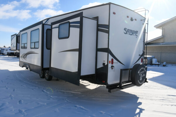 Bunkhouse Fifth Wheel with Outdoor Kitchen - $149/wk - Image 4