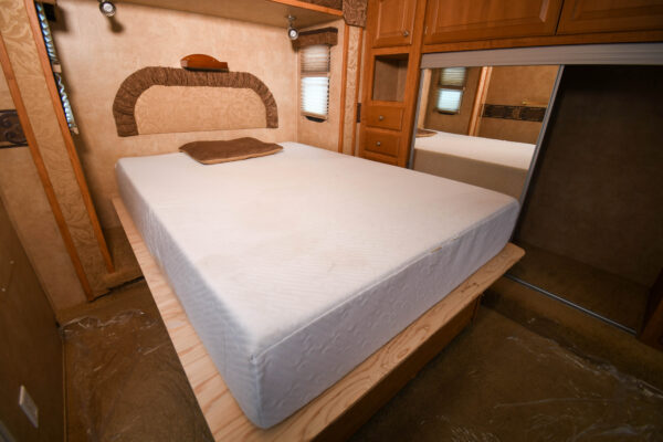 Simple, Elegant, Spacious, & Easy-to-Tow 5th - $76/wk - Image 16