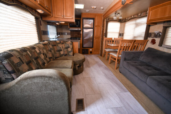 Simple, Elegant, Spacious, & Easy-to-Tow 5th - $76/wk - Image 5