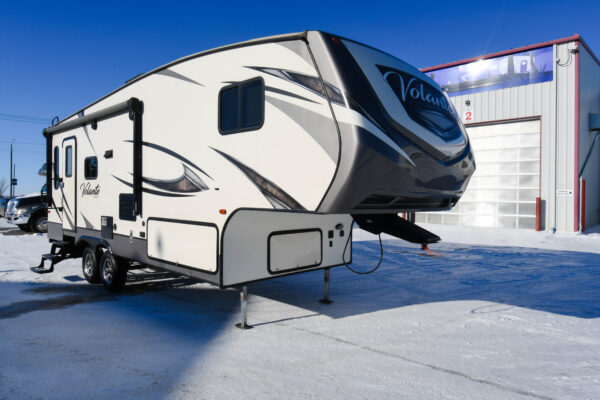 Open-Concept Fifth Wheel with Ample Storage - $65/wk