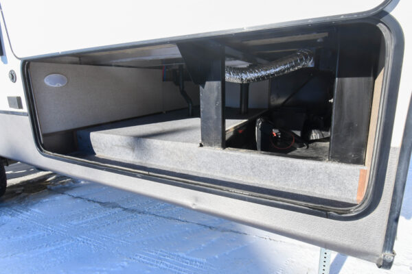 Open-Concept Fifth Wheel with Ample Storage - $65/wk - Image 3