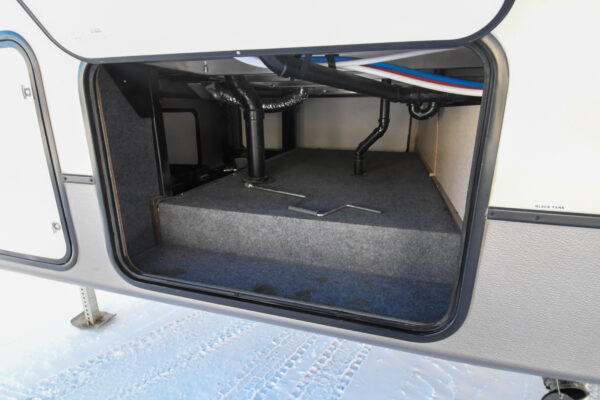 Open-Concept Fifth Wheel with Ample Storage - $65/wk - Image 5