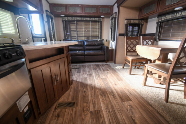 Open-Concept Fifth Wheel with Ample Storage - $65/wk - Image 6