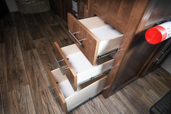 Open-Concept Fifth Wheel with Ample Storage - $65/wk - Image 9