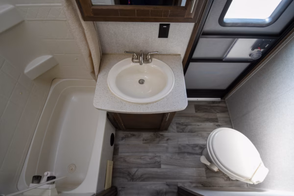 Bunkhouse Fifth w/ Camp Kitchen & 1.5 Baths - $129/wk - Image 11