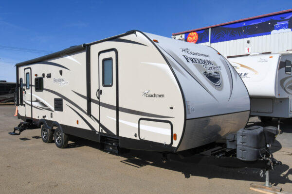 Lightweight & Spacious Couples' Trailer - $76/wk