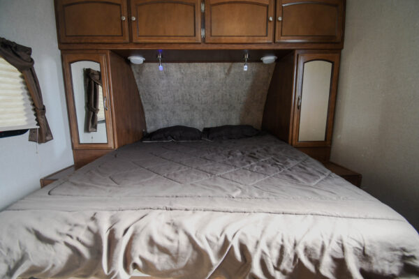 Lightweight & Spacious Couples' Trailer - $76/wk - Image 15