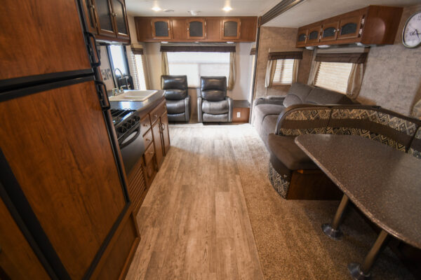 Lightweight & Spacious Couples' Trailer - $76/wk - Image 16