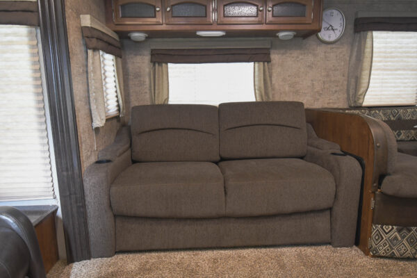 Lightweight & Spacious Couples' Trailer - $76/wk - Image 19