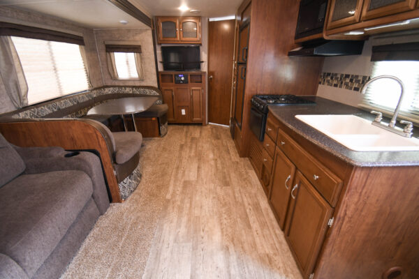 Lightweight & Spacious Couples' Trailer - $76/wk - Image 5