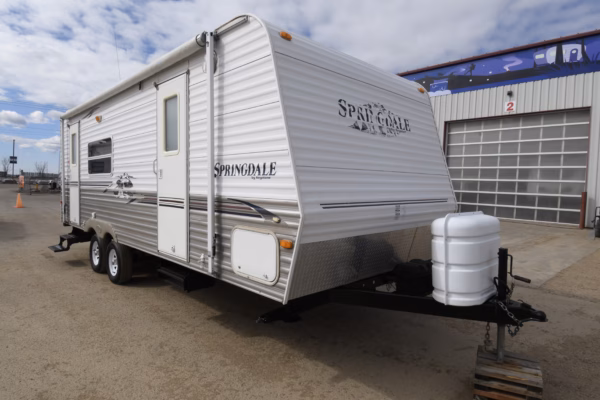 Lightweight & Cozy Couples' Trailer w/ Lots of Storage - $43/wk
