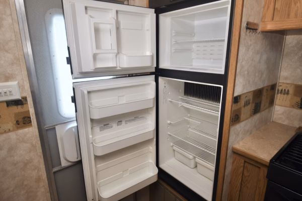 Lightweight & Cozy Couples' Trailer w/ Lots of Storage - $43/wk - Image 12