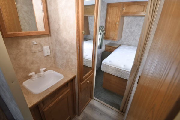 Lightweight & Cozy Couples' Trailer w/ Lots of Storage - $43/wk - Image 15