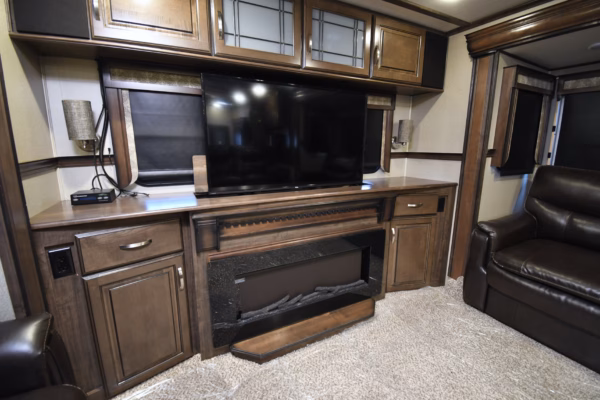 5-Slide Spacious Fifth w/ Pull-Out Storage - $237/wk - Image 18