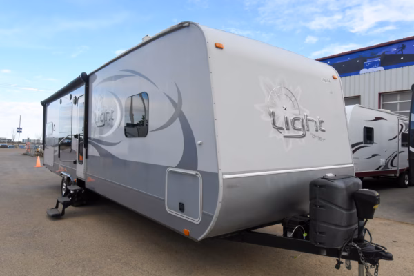 Spacious & Stylish Couples' w/ Camp Kitchen - $100/wk