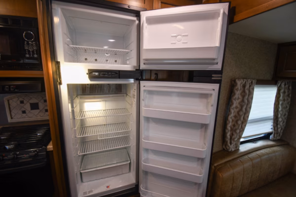 Spacious & Stylish Couples' w/ Camp Kitchen - $100/wk - Image 12