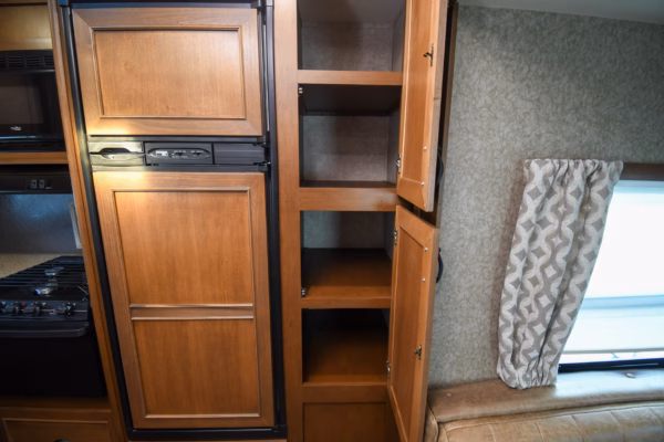 Spacious & Stylish Couples' w/ Camp Kitchen - $100/wk - Image 13