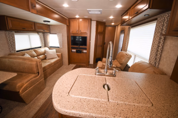 Spacious & Stylish Couples' w/ Camp Kitchen - $100/wk - Image 14