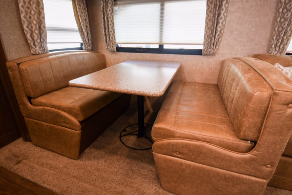 Spacious & Stylish Couples' w/ Camp Kitchen - $100/wk - Image 15