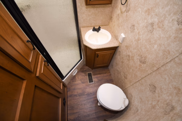 Spacious & Stylish Couples' w/ Camp Kitchen - $100/wk - Image 23