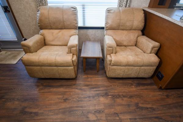 Spacious & Stylish Couples' w/ Camp Kitchen - $100/wk - Image 6
