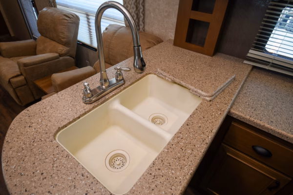 Spacious & Stylish Couples' w/ Camp Kitchen - $100/wk - Image 9