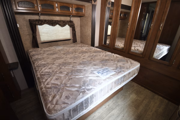 Cozy 2-Slide Couples' w/ Lots of Storage - $90/wk - Image 14