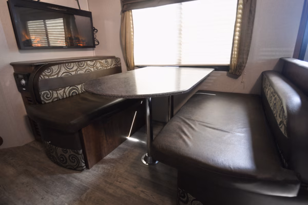 Cozy 2-Slide Couples' w/ Lots of Storage - $90/wk - Image 6