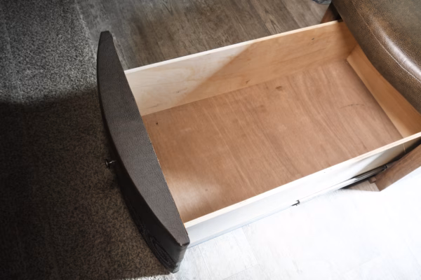Cozy 2-Slide Couples' w/ Lots of Storage - $90/wk - Image 7