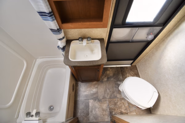 Spacious Bunkhouse Trailer w/ Camp Kitchen - $93/wk - Image 15