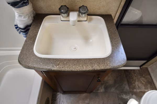 Spacious Bunkhouse Trailer w/ Camp Kitchen - $93/wk - Image 16
